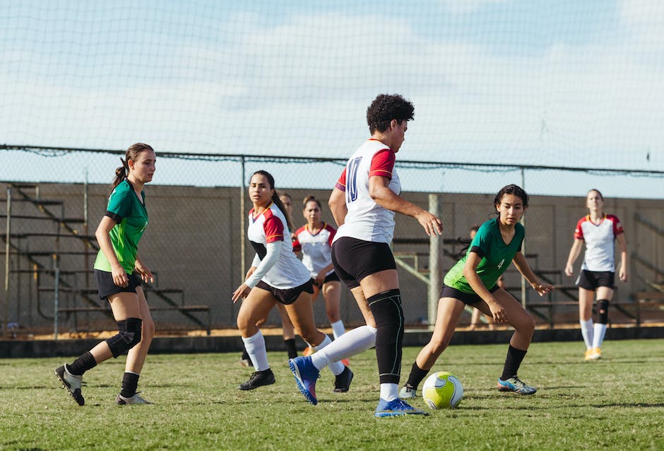 An image showcasing the format of Winchile tournaments, displaying players competing in different stages to reach the final round.