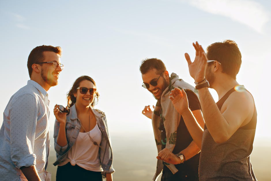 Image description: A group of people enjoying VIP experiences at Betsson Chile.