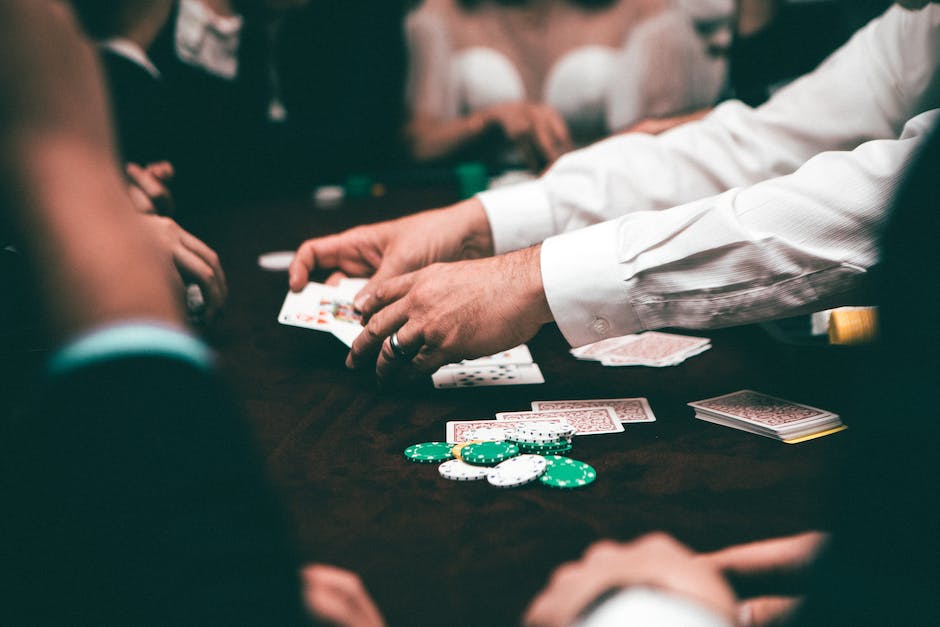 Imagen de personas celebrando y mostrando su emoción al ganar jackpots en el casino en línea Winchile